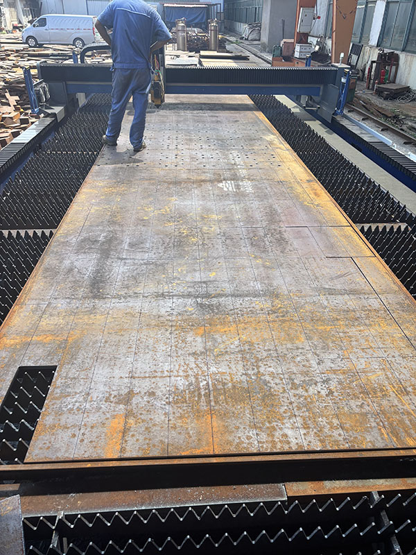 3萬(wàn)瓦激光切割機(jī)